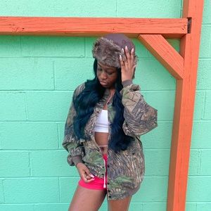 Meet your Posher, Elizabeth